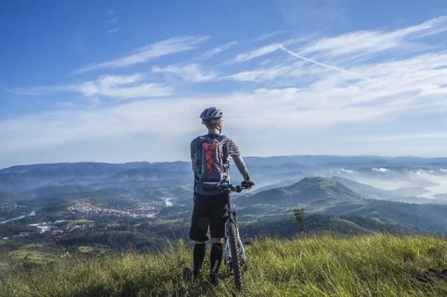 Co to enduro rower? Poznaj jego cechy i zalety w terenie