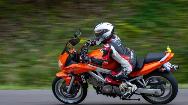 Gotowe trasy motocyklowe w Polsce - odkryj malownicze szlaki