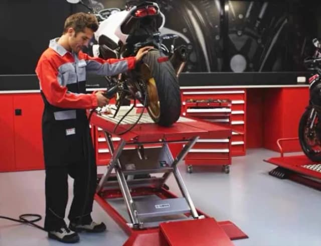 Ile zarabia mechanik motocyklowy? Zaskakujące fakty o wynagrodzeniu Ile zarabia mechanik motocyklowy? Zaskakujące fakty o wynagrodzeniu