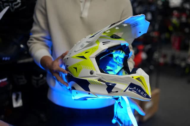 Kask enduro z szybą czy bez – co wybrać dla lepszej ochrony?