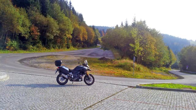 Najciekawsze trasy motocyklowe w łódzkim - odkryj piękno regionu