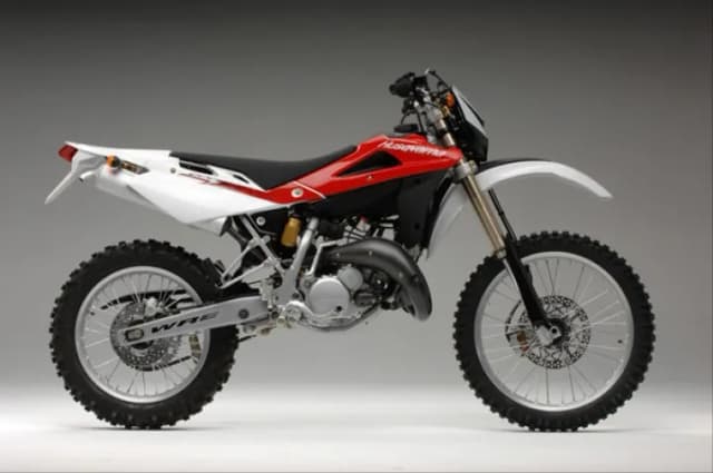 Husqvarna WRE 125 - mocny motocykl dual sport z doskonałymi osiągami