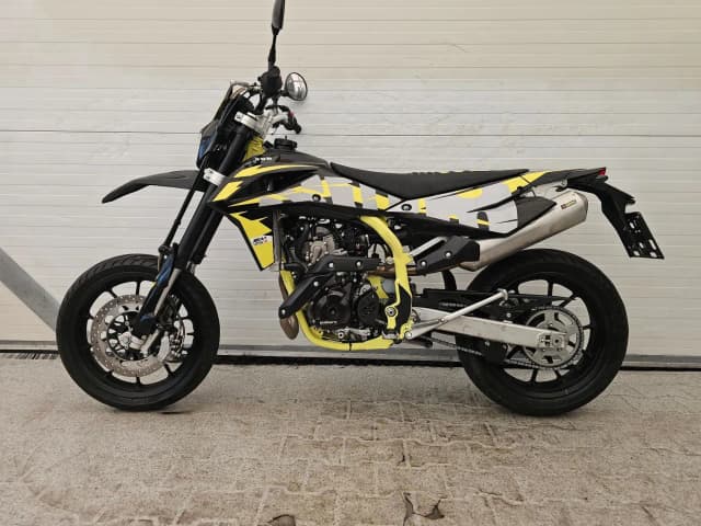 Husqvarna SMR 125 - idealny motocykl dla początkujących jeźdźców