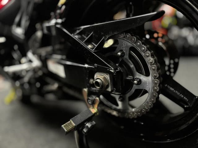 Skuteczne sposoby na to, czym wyczyścić łańcuch motocyklowy