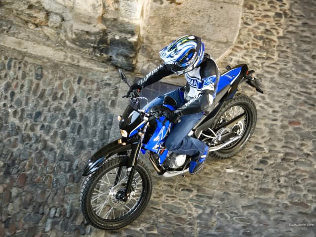 Najlepsze motocykle enduro 125 - wybierz idealny model dla siebie